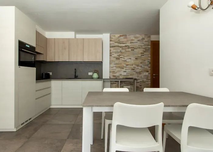 Zardin 7 아파트 발디덴트로